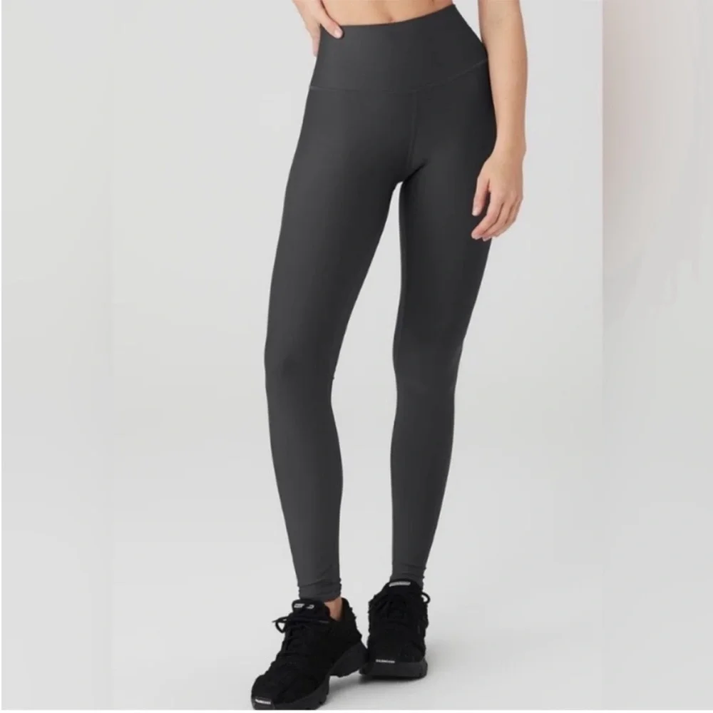 ALO Yoga Airlift Leggings in Charcoal Grey